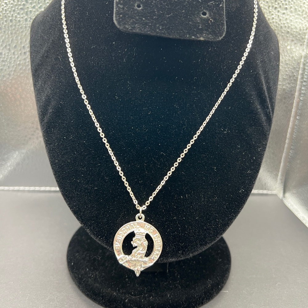 Vintage Clan MacGregor Crest Pendant Necklace “S’Rioghal Mo Dhream 17.5” length